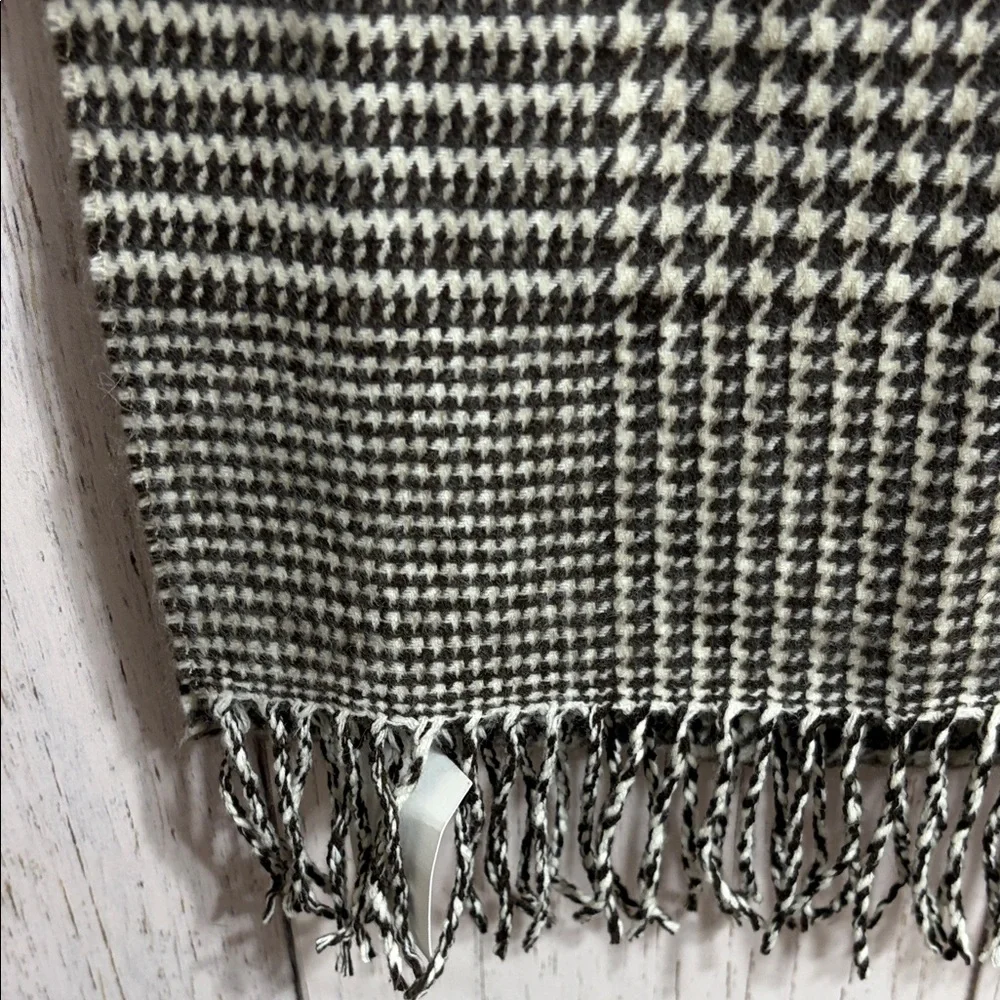 NWT Better than Cashmere Stylish Houndstooth Scarf